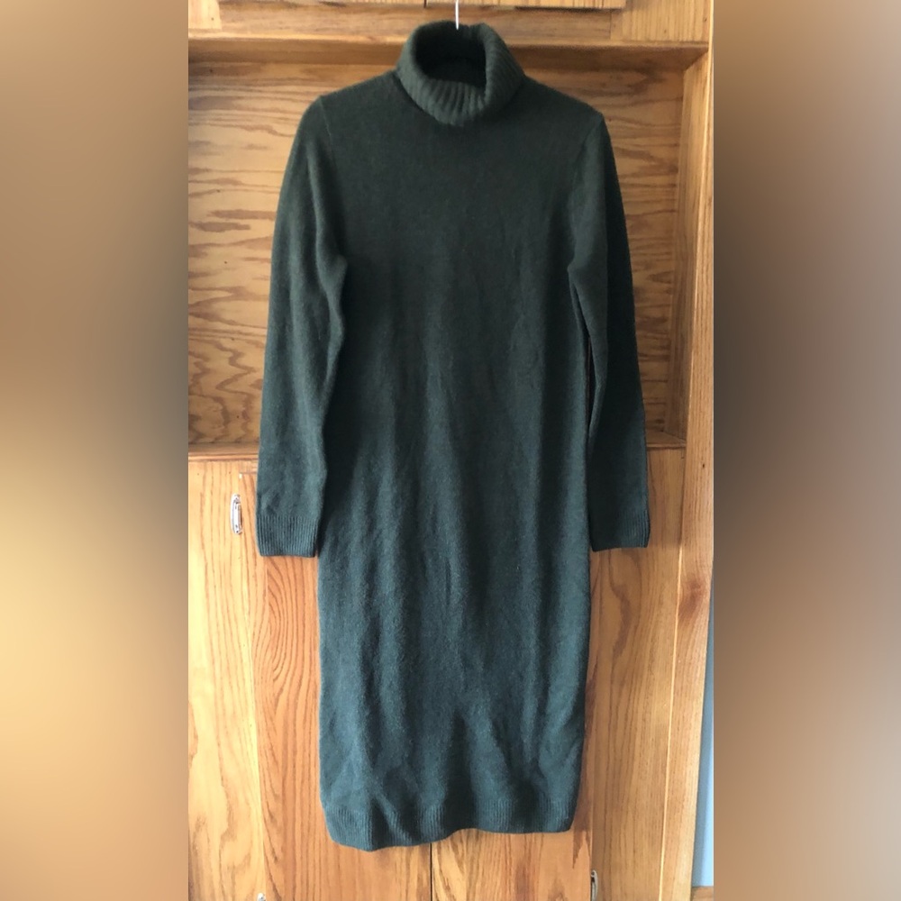 NWT GAP Women’s MediumTurtleneck Sweater Dress in Heathered Olive